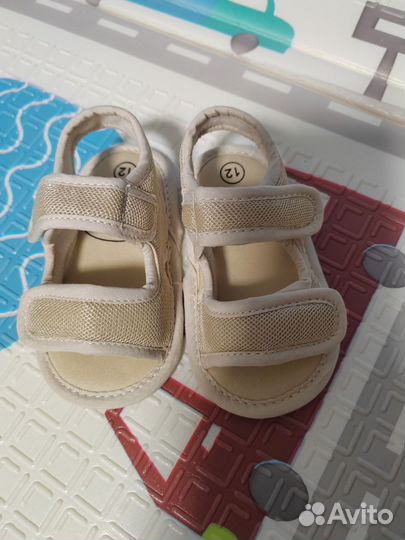 Сандали на малыша