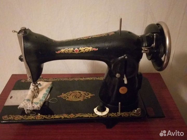 Швейная машина Чайка 2