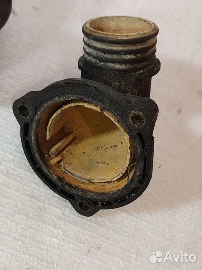 Корпус термостата bmw 5 e39