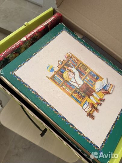 Настольные игры и книги коробками