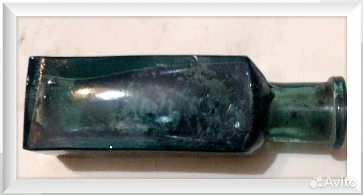 Стеклянная бутылка из-под ваксы 