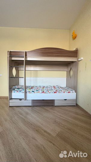 Кровать двухьярусная