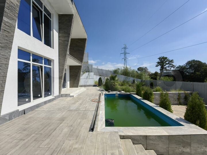 Дом 180 м² на участке 5 сот.