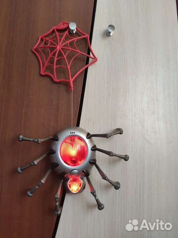 Паук со световым пистолетом