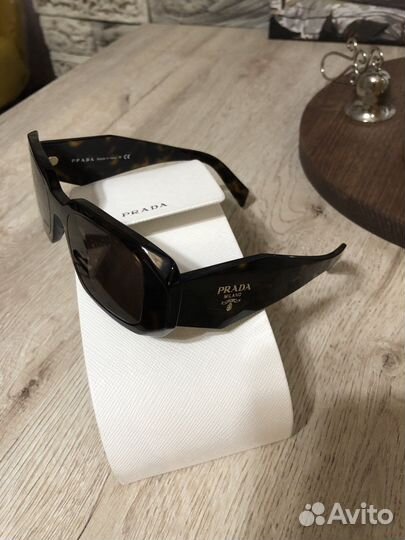 Солнцезащитные очки женские Prada