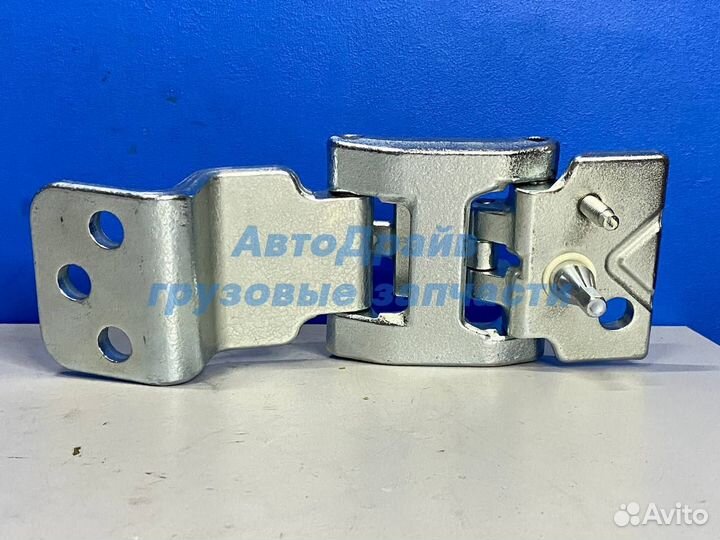 Петля задней двери Ford Cargo