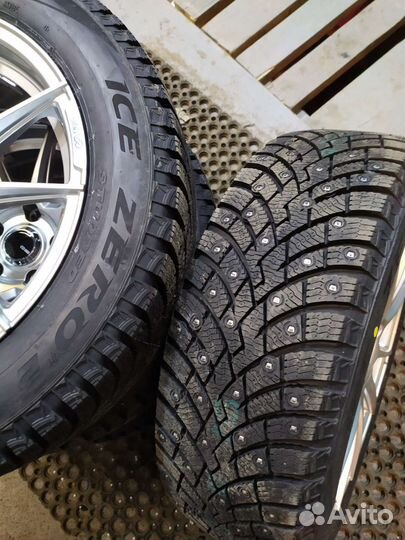 Pirelli Ice Zero 2 285/40 R22