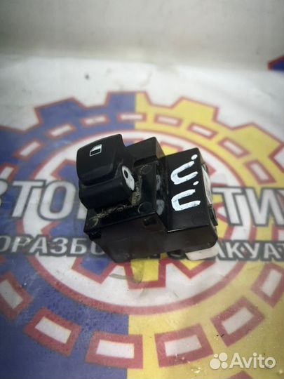 Кнопка стеклоподьемника передняя правая Hyundai