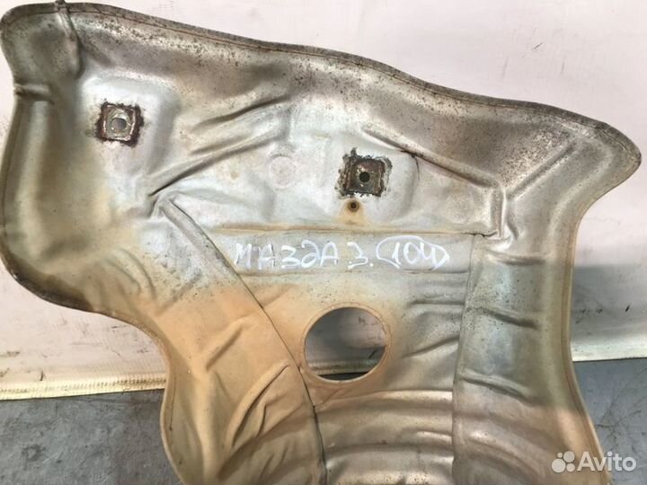 Экран тепловой выпускного коллектора Mazda 3 седан