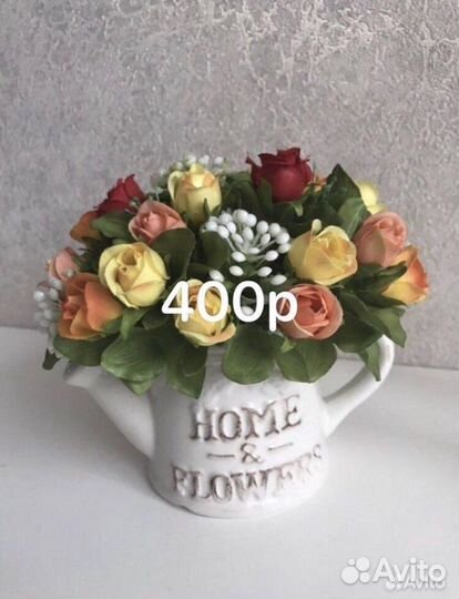 Композиция из искусственных цветов