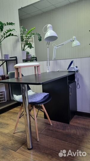 Маникюрный стол бу