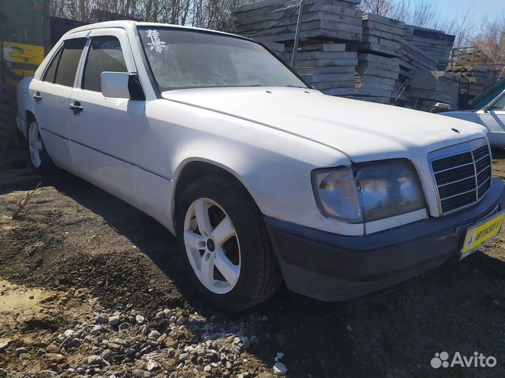 Стойка задняя левая Mercedes-Benz W124