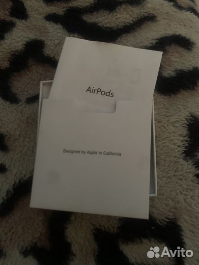 AirPods 2 With Wireless MagSafe Charging Case