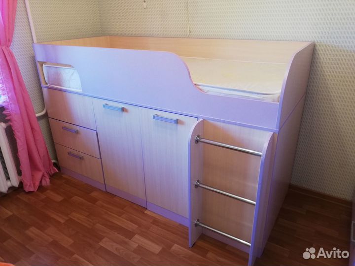 Детская кровать чердак со столом