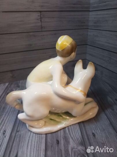 Юный пограничник с собакой