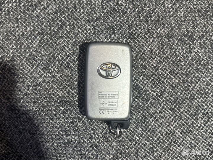 Ключ от toyota land cruiser 200