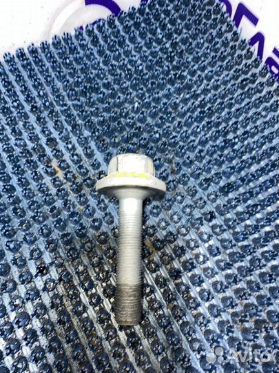 Болт шкива коленвала Mercedes-Benz ML 350 4matic