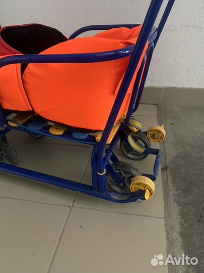 Детские санки на колесах с чехлом