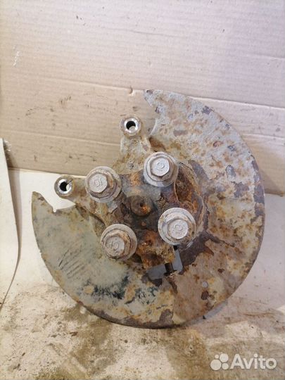 Кулак задний левый Mazda 6