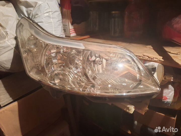 Фара передняя правая Ситроен С4