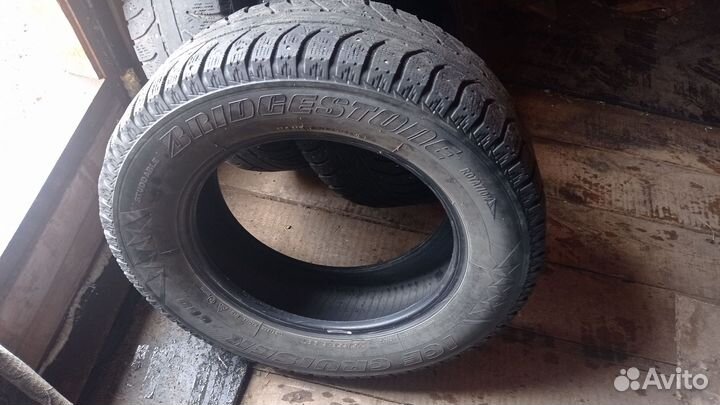 Bridgestone Ice Cruiser 7000 215/65 R16 20B