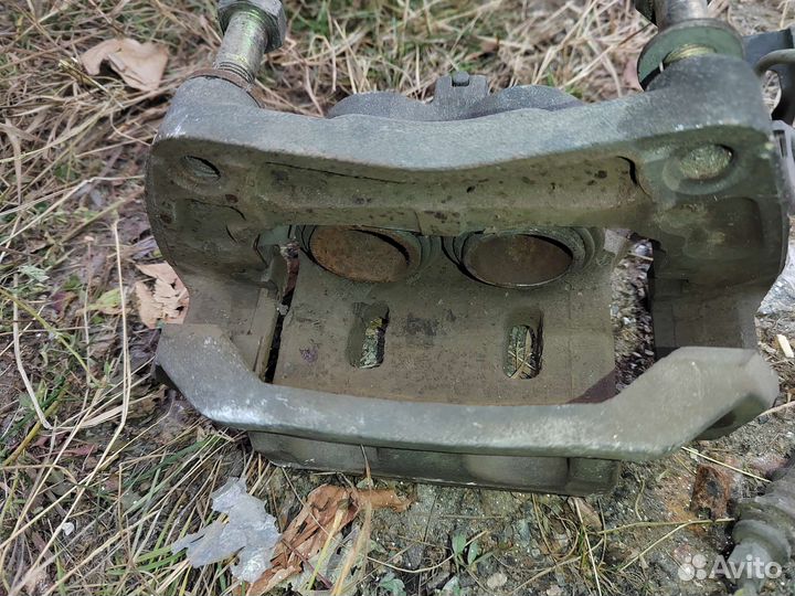 Суппорт Nissan Fuga