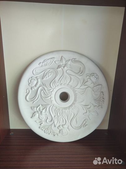 Потолочная розетка гипс