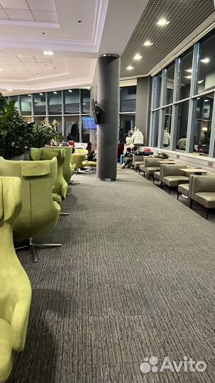 Проходы в бизнес зал every lounge и grey wall