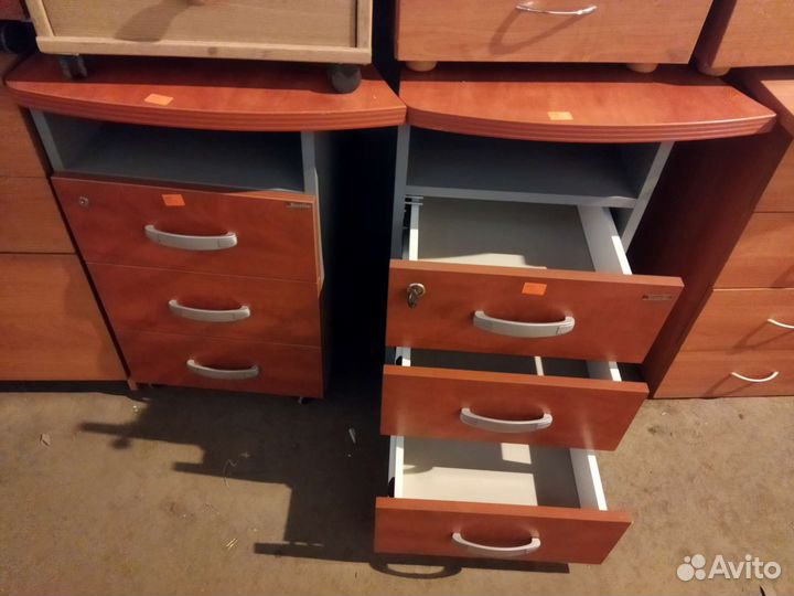 Приставная тумбочка