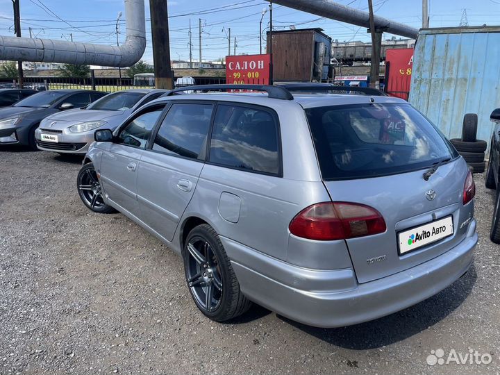 Toyota Avensis 2.0 МТ, 2002, 205 000 км