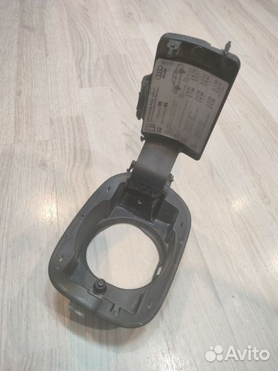 Лючок бензобака на Audi A6, C6