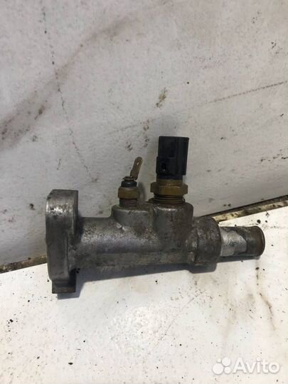 Фланец (тройник) системы охлаждения Mitsubishi