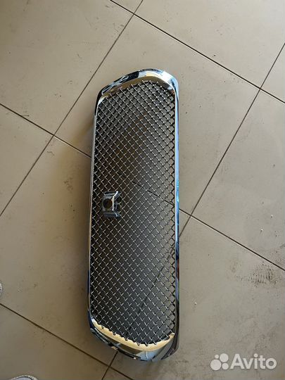 Продам решетку радиатора на Тойота Лк 200