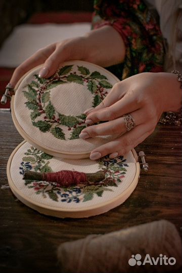 Вышитые панно с пяльцем