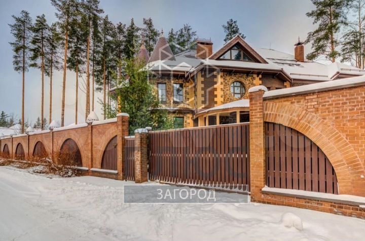 Дом 1260 м² на участке 24 сот.