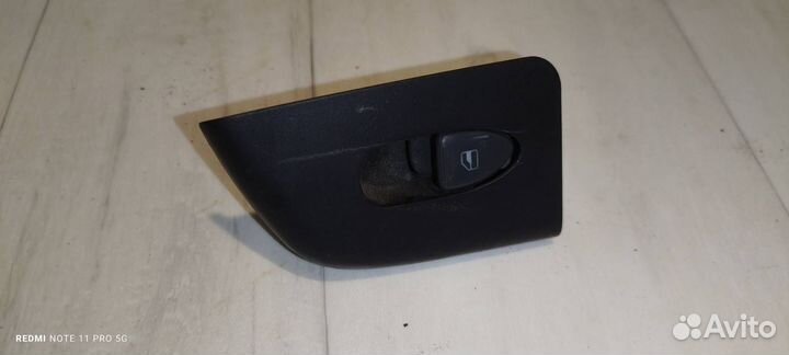 Кнопка стеклоподъемника двери задней правой Chery