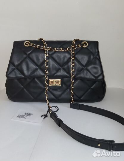 Сумка вместительная в стиле Шанель на цепочке