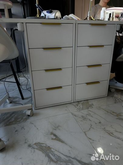 Маникюрный стол