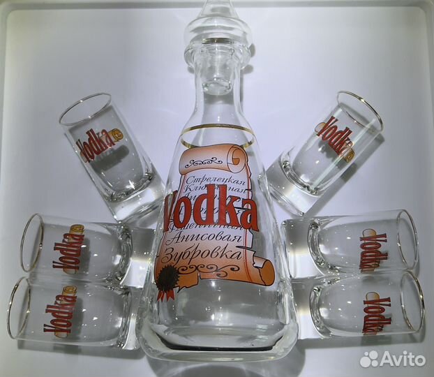 Графин с рюмками vodka (СССР)