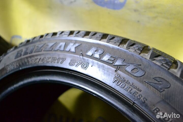 Bridgestone Blizzak Revo2 215/45 R17
