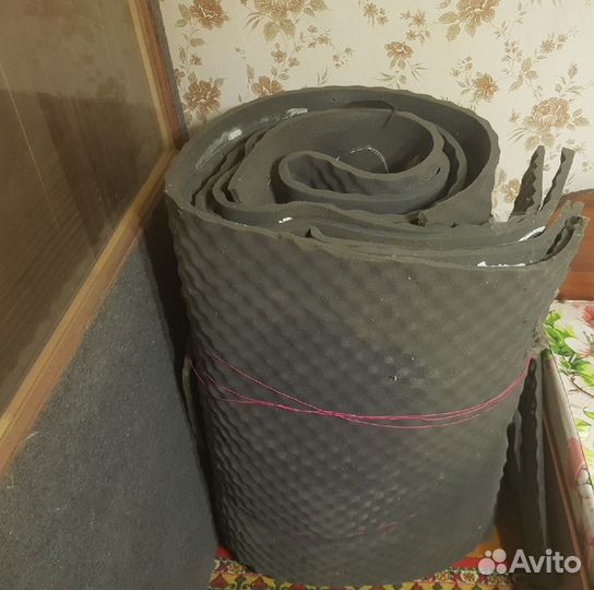Акустический поролон, дверь, студийный стол