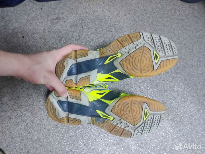 Волейбольные кроссовки mizuno