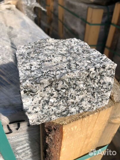 Гранитная брусчатка колотая, серая