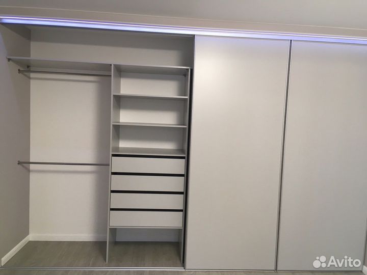 Шкаф двухстворчатый