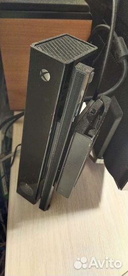 Xbox One и Kinect с креплением