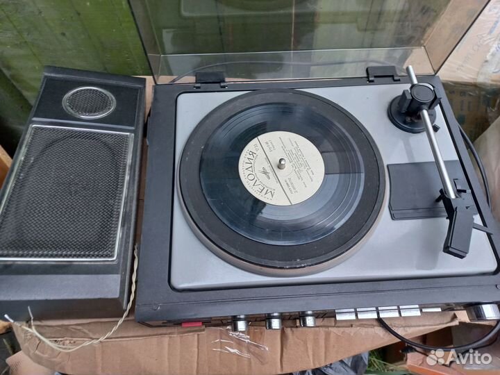 Продам проигрыватель винила СССР