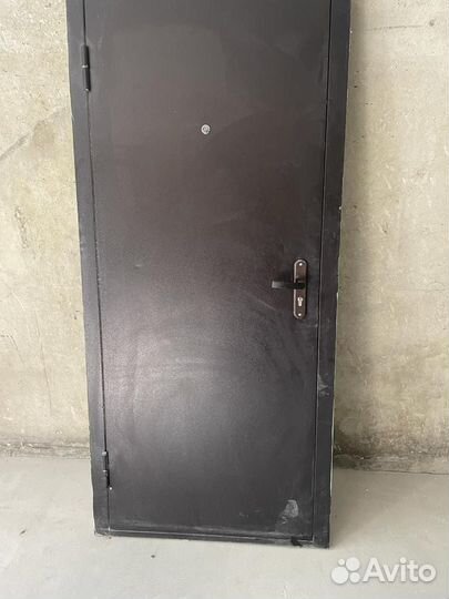 Дверь входная металлическая бу