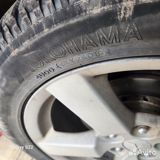 Yokohama 104ZR 225/55 R18 98Q