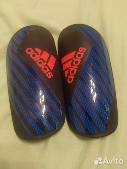 Футбольные щитки adidas