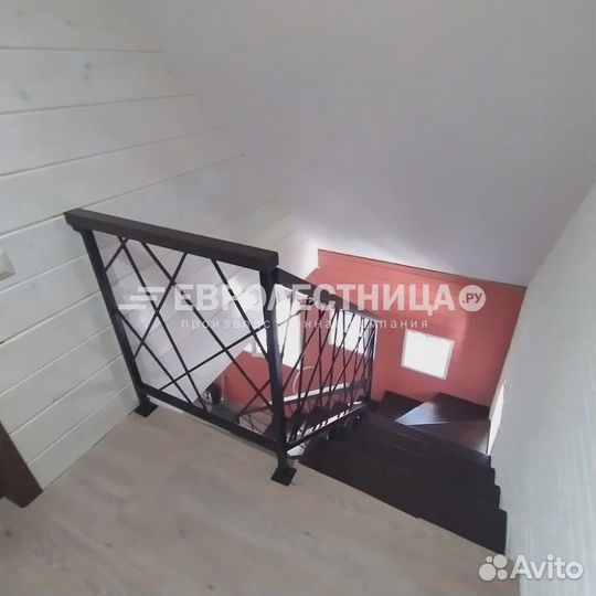 Лестница в дом металлическая